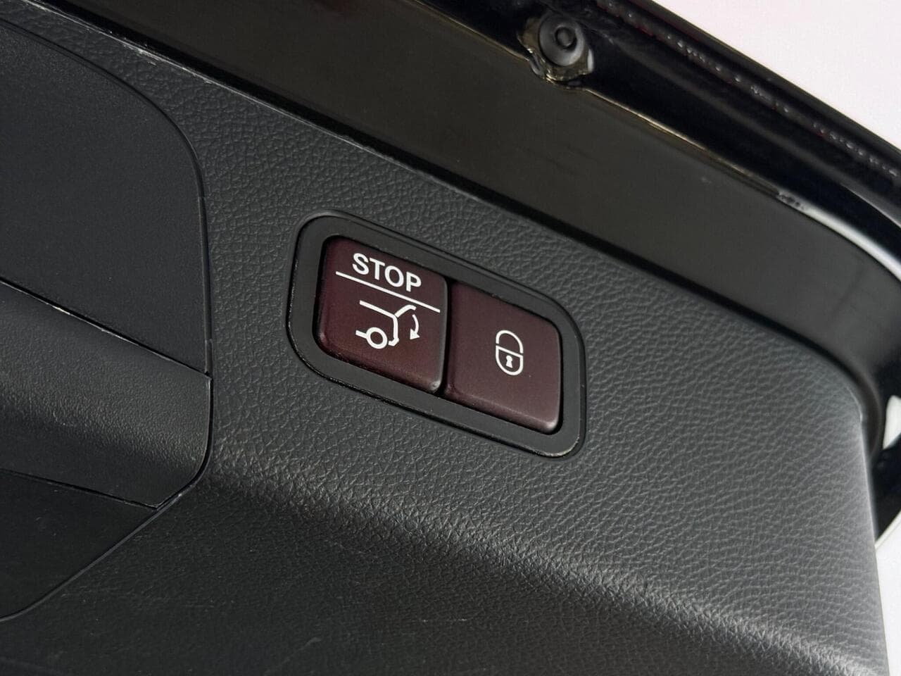 Mercedes-Benz GLC thumbnail Misc Controls