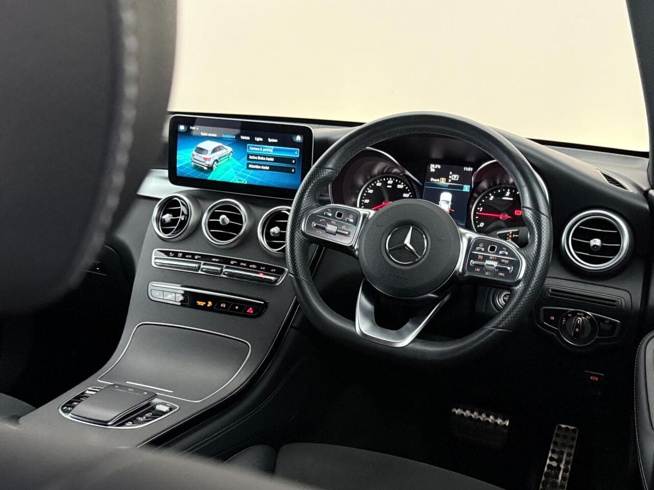 Mercedes-Benz GLC thumbnail Interior Front