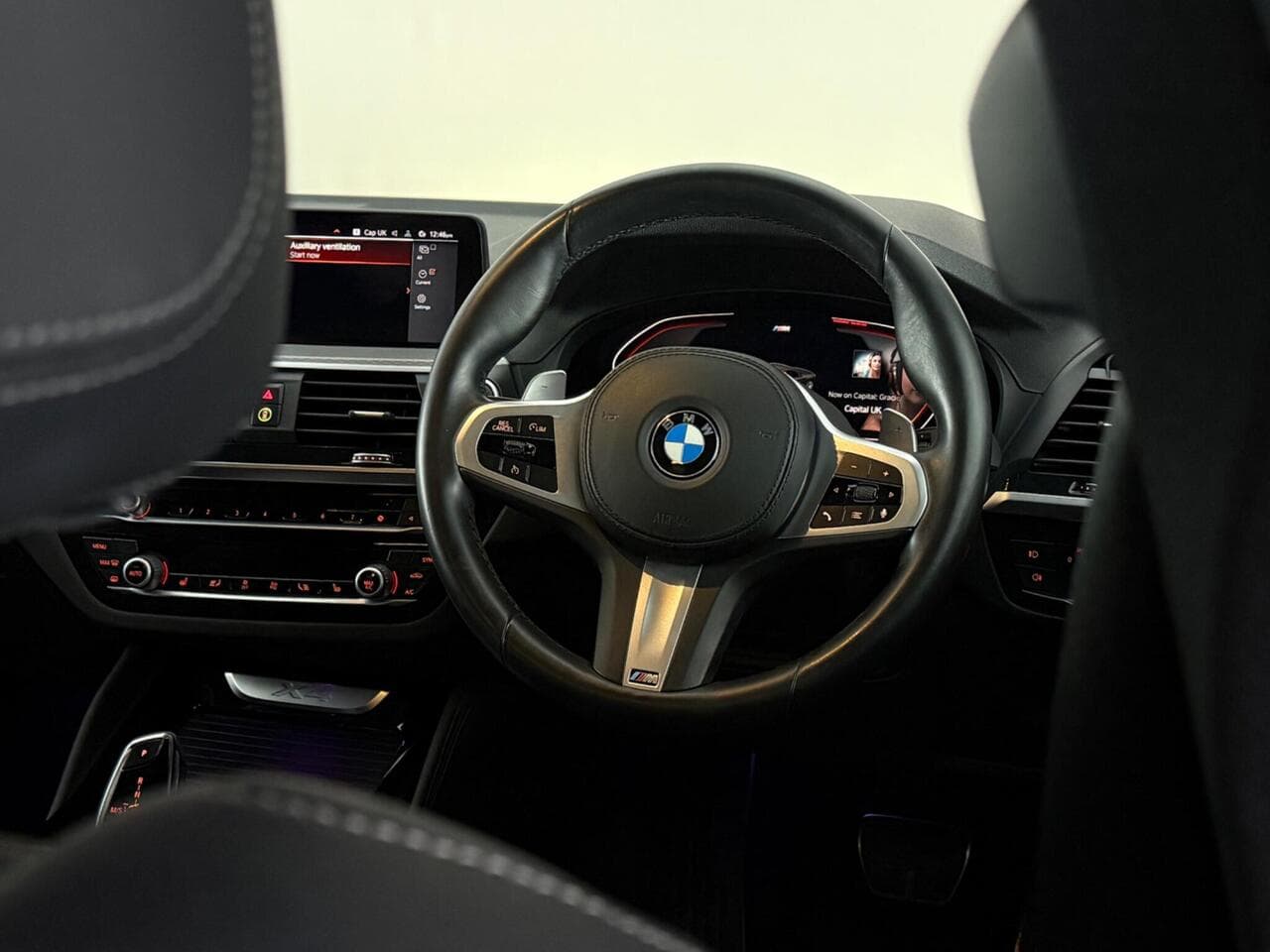 BMW X4 thumbnail Steering Wheel