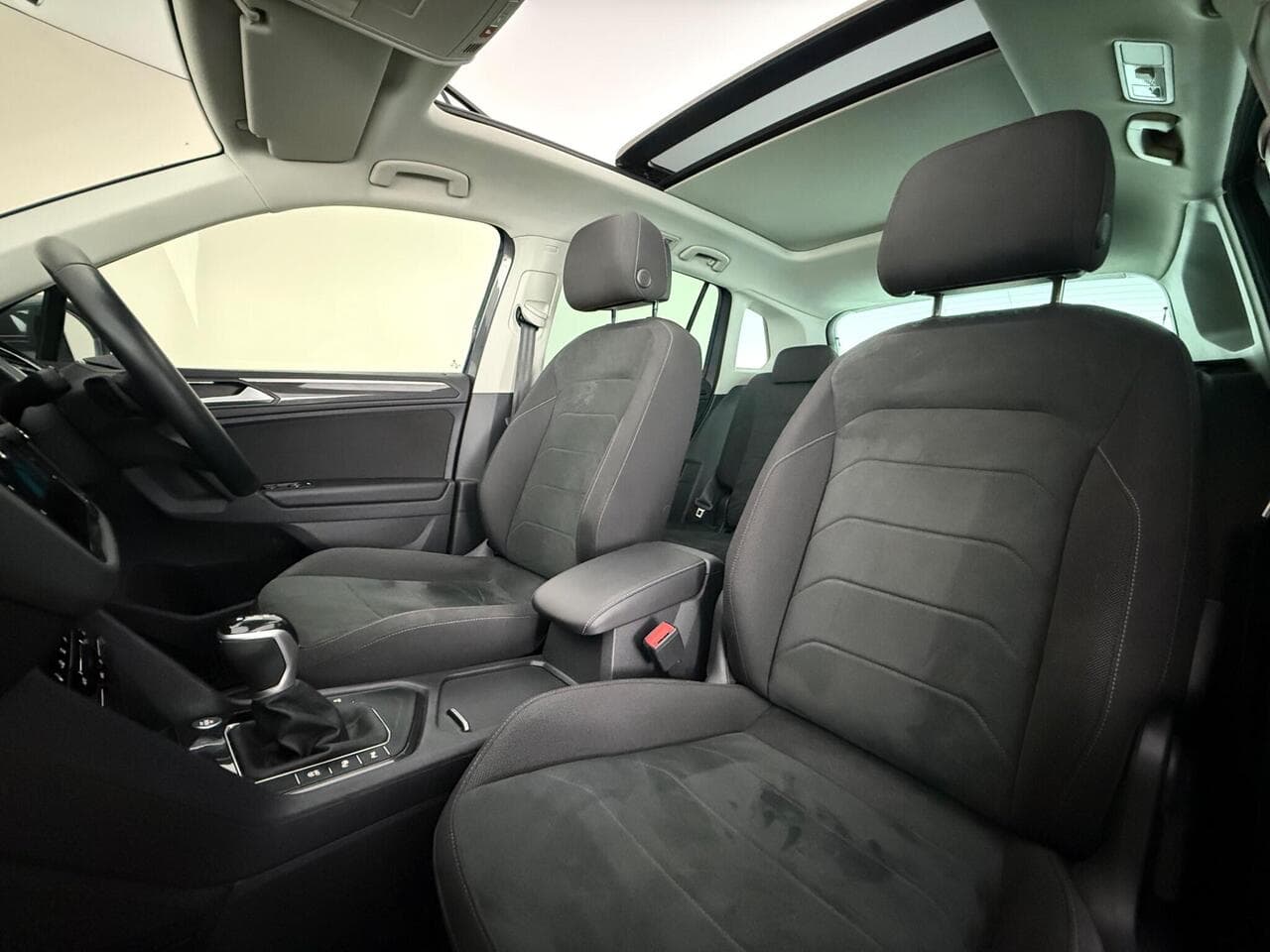 Volkswagen Tiguan thumbnail Seat Front Passenger