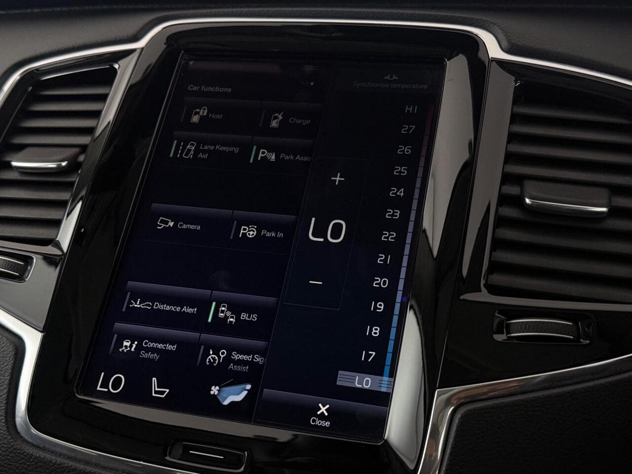 Volvo XC90 thumbnail Infotainment System