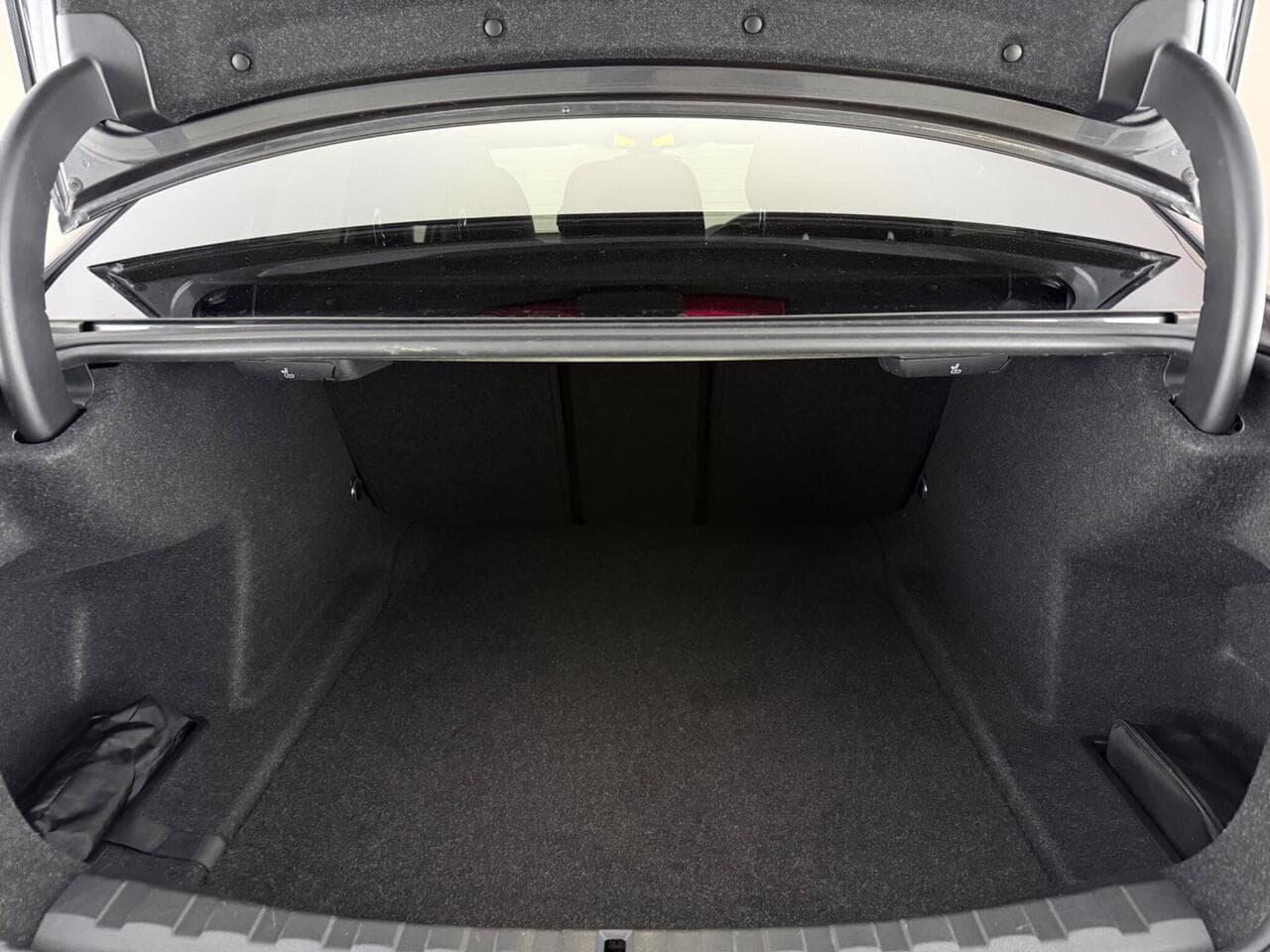 BMW 3 Series thumbnail Boot