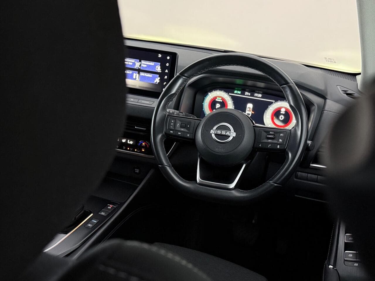Nissan Qashqai thumbnail Steering Wheel
