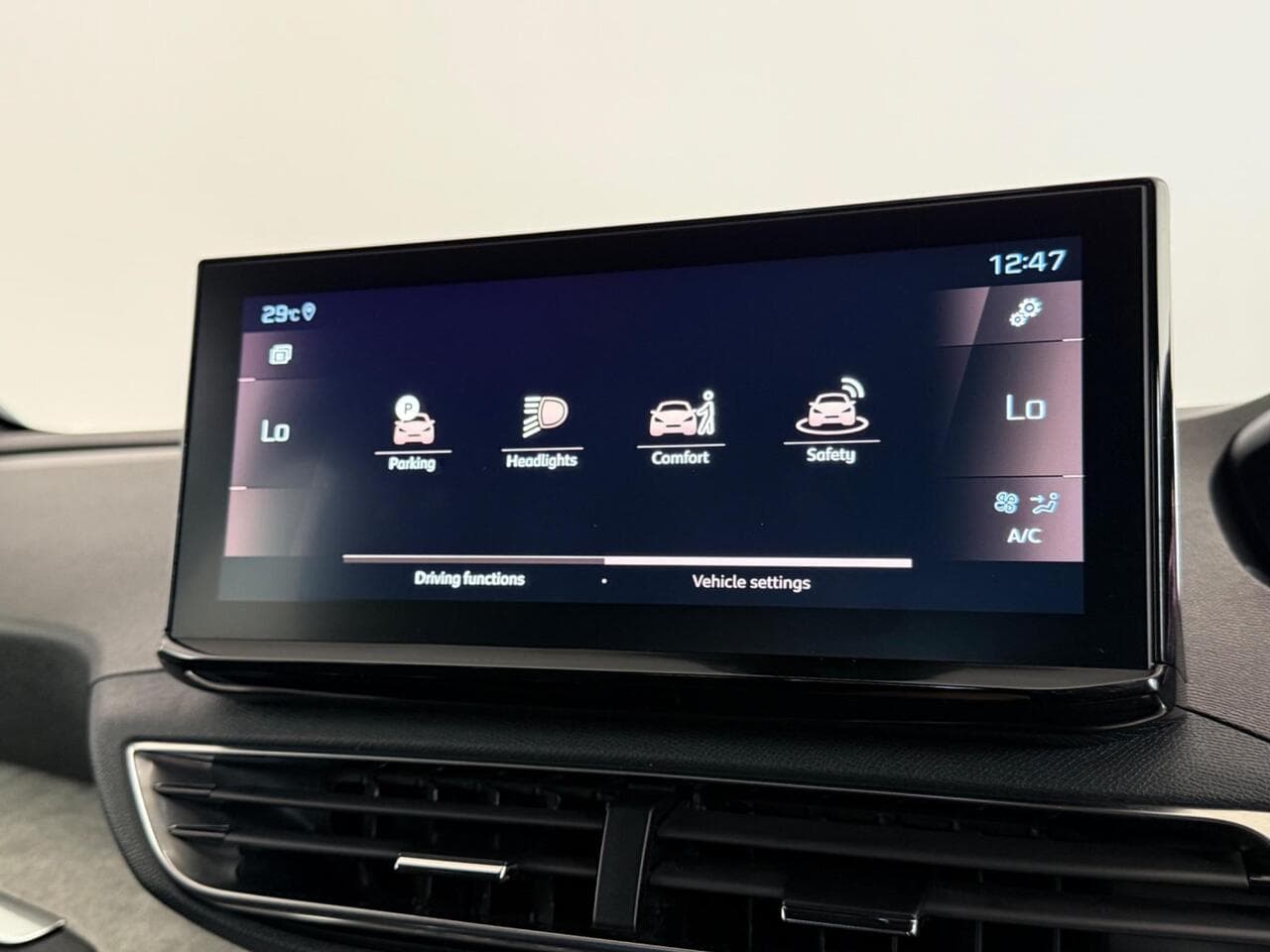 Peugeot 3008 thumbnail Infotainment System