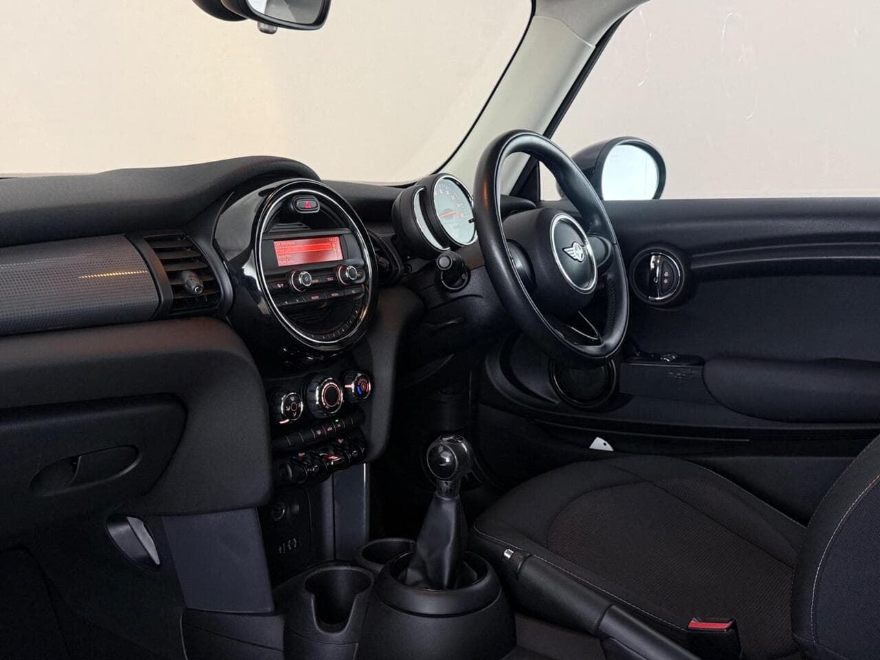 MINI Hatch thumbnail Interior Front