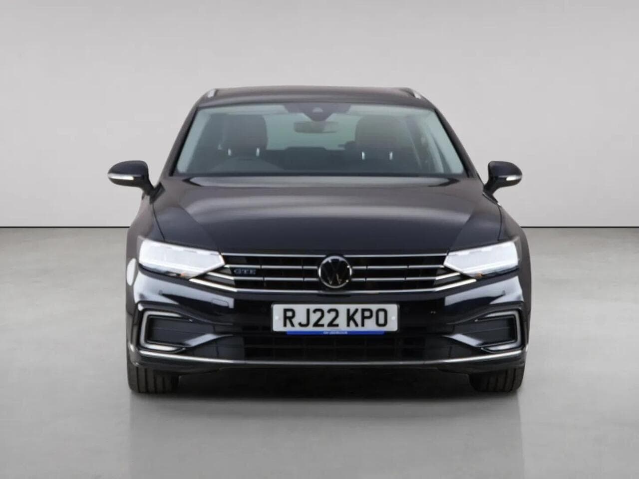 Volkswagen Passat thumbnail Front