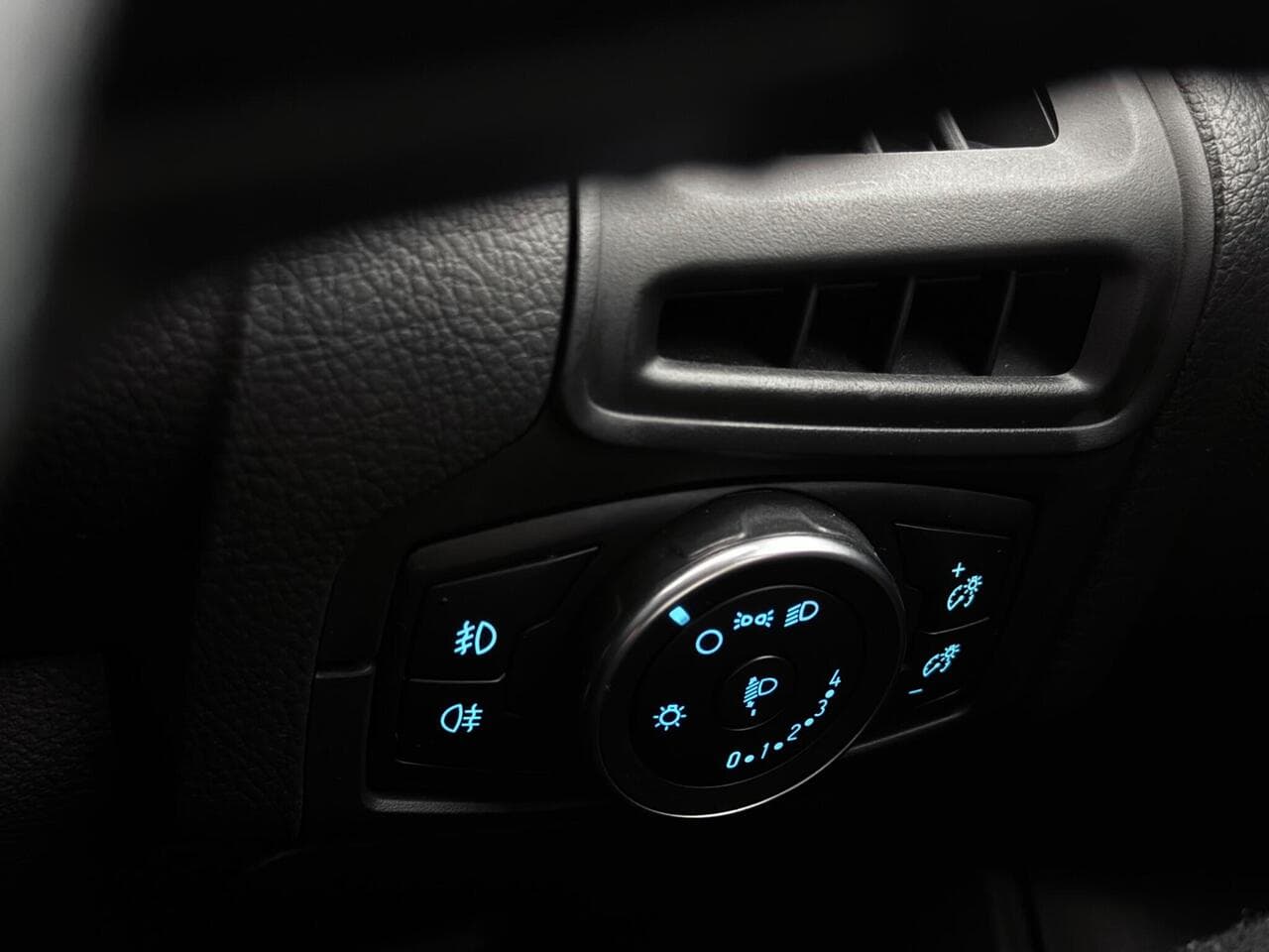 Ford Focus thumbnail Misc Controls