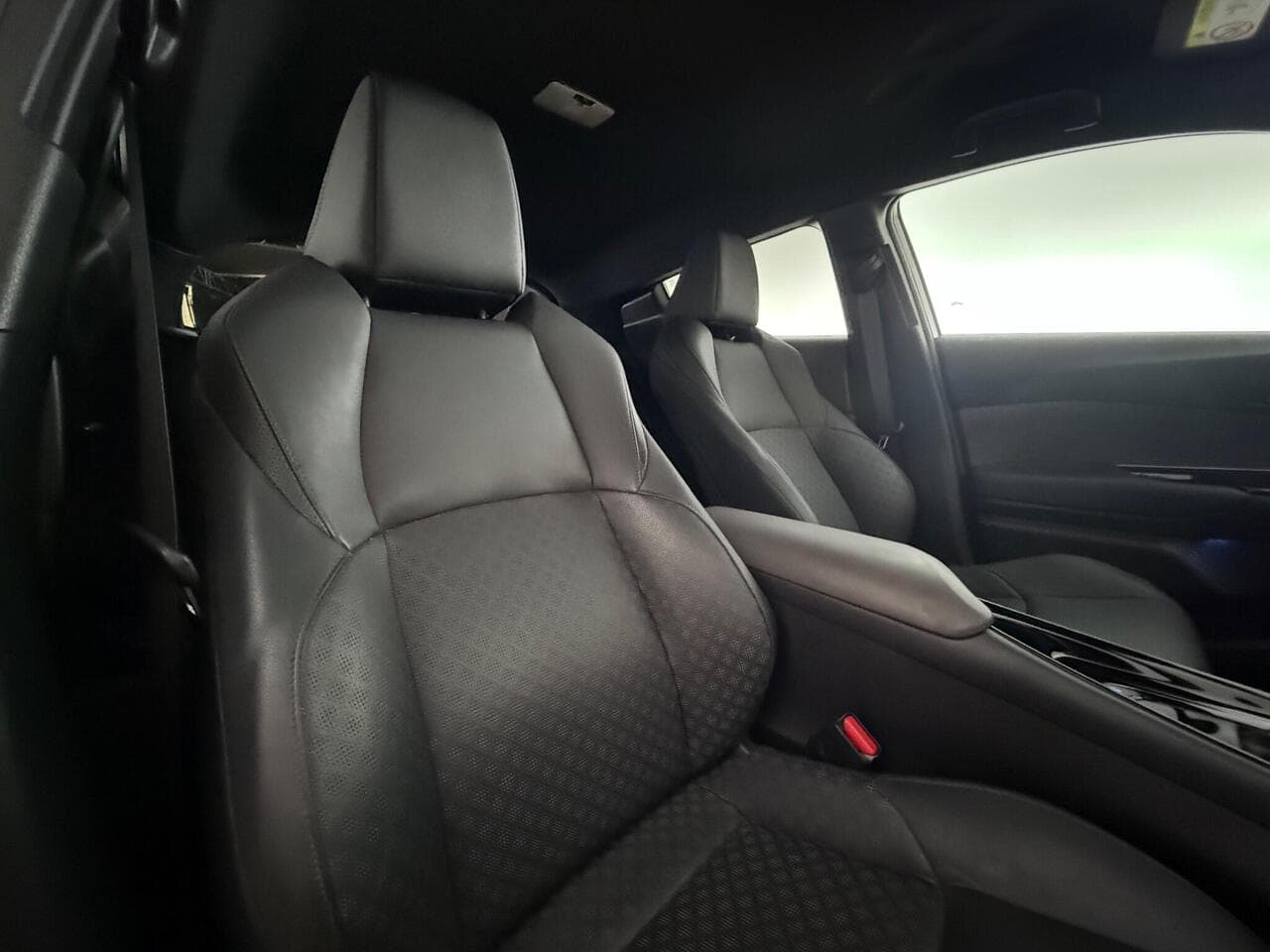 Toyota C-HR thumbnail Seat Driver