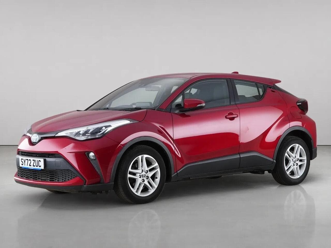 Toyota C-HR thumbnail Front Left