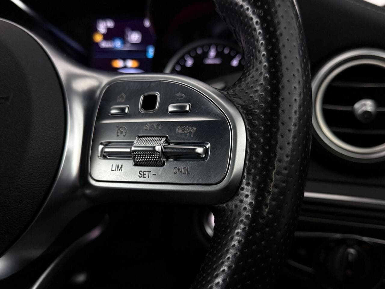 Mercedes-Benz C Class thumbnail Misc Controls