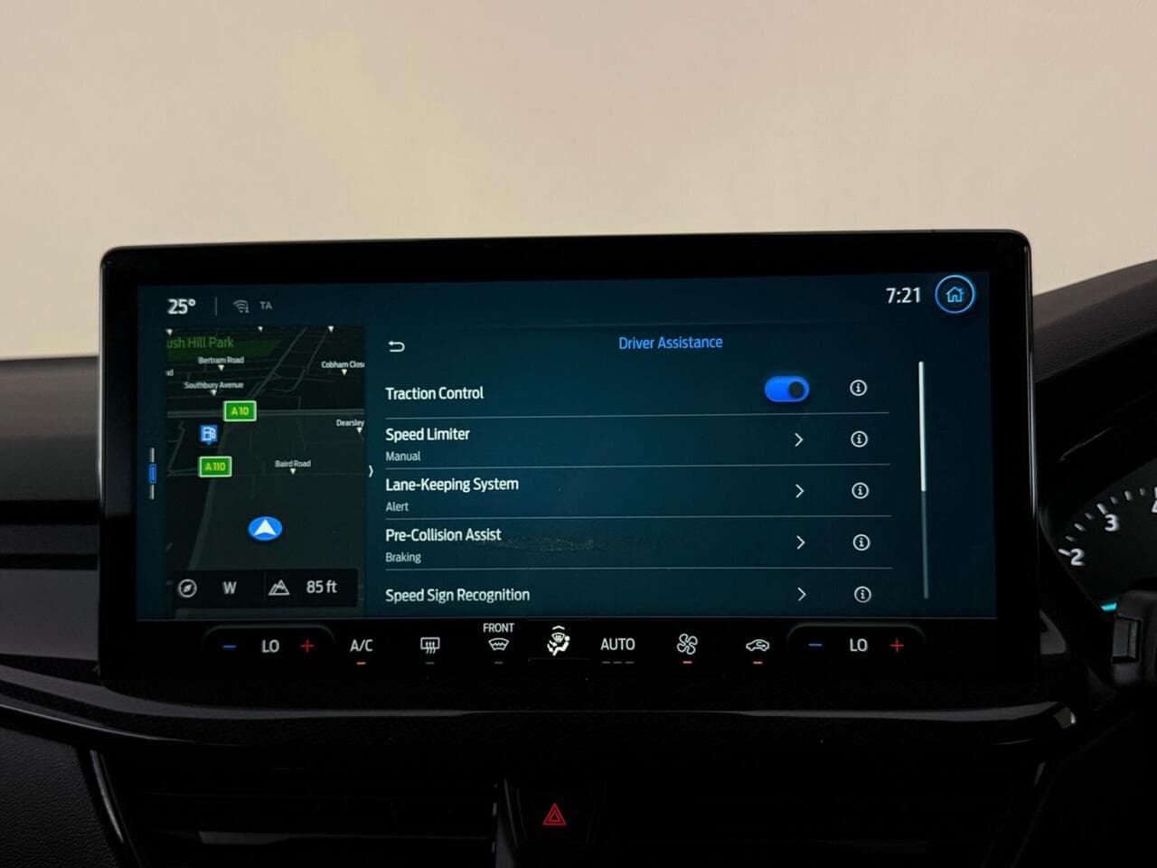 Ford Focus thumbnail Infotainment System