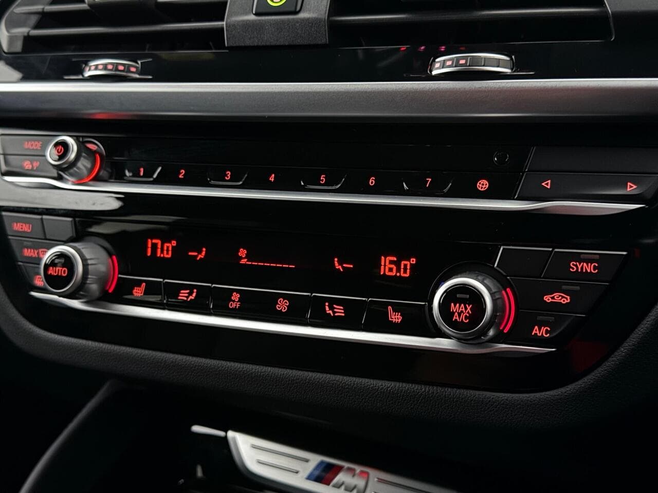 BMW X4 thumbnail Infotainment System