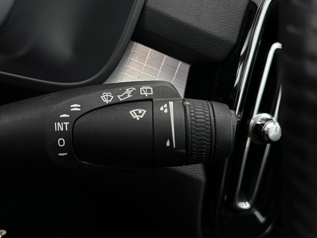 Volvo XC40 thumbnail Misc Controls