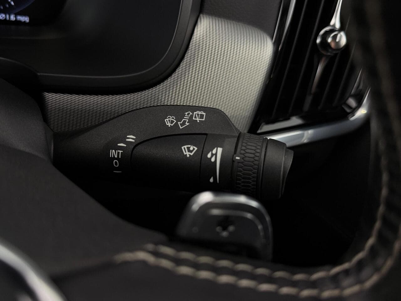 Volvo V90 thumbnail Misc Controls