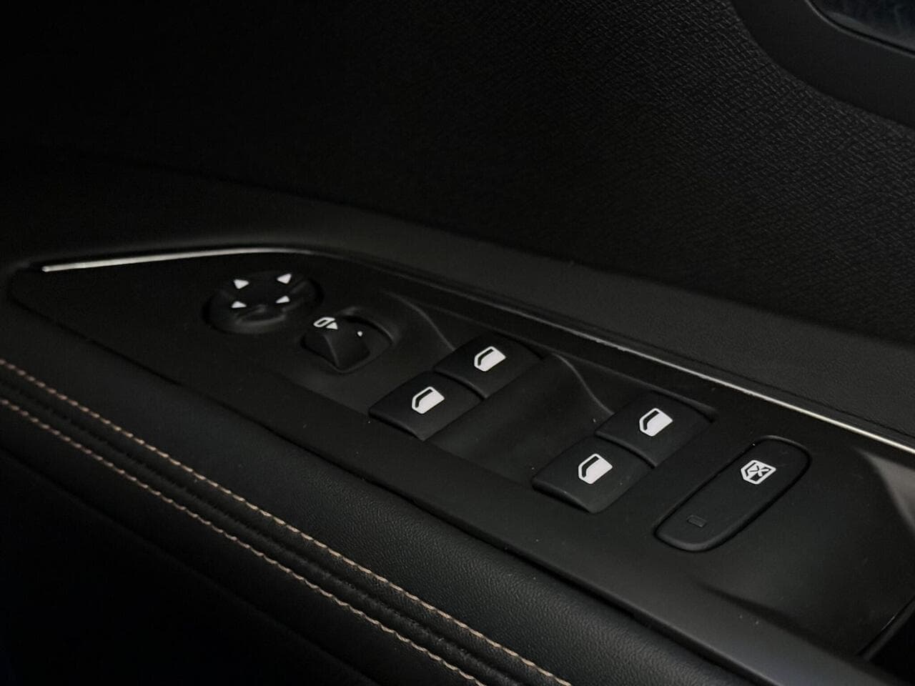 Peugeot 5008 thumbnail Misc Controls