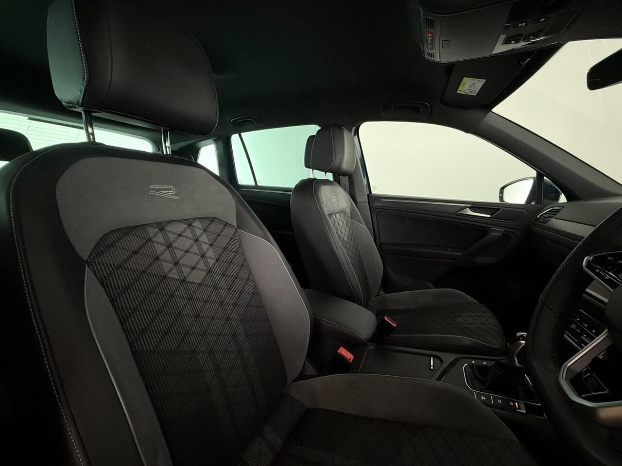 Volkswagen Tiguan thumbnail Seat Driver
