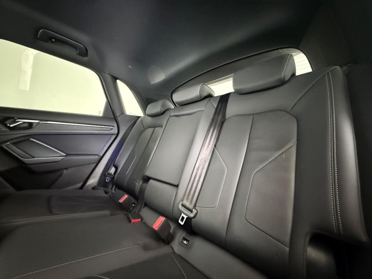 Audi Q3 thumbnail Seats Rear