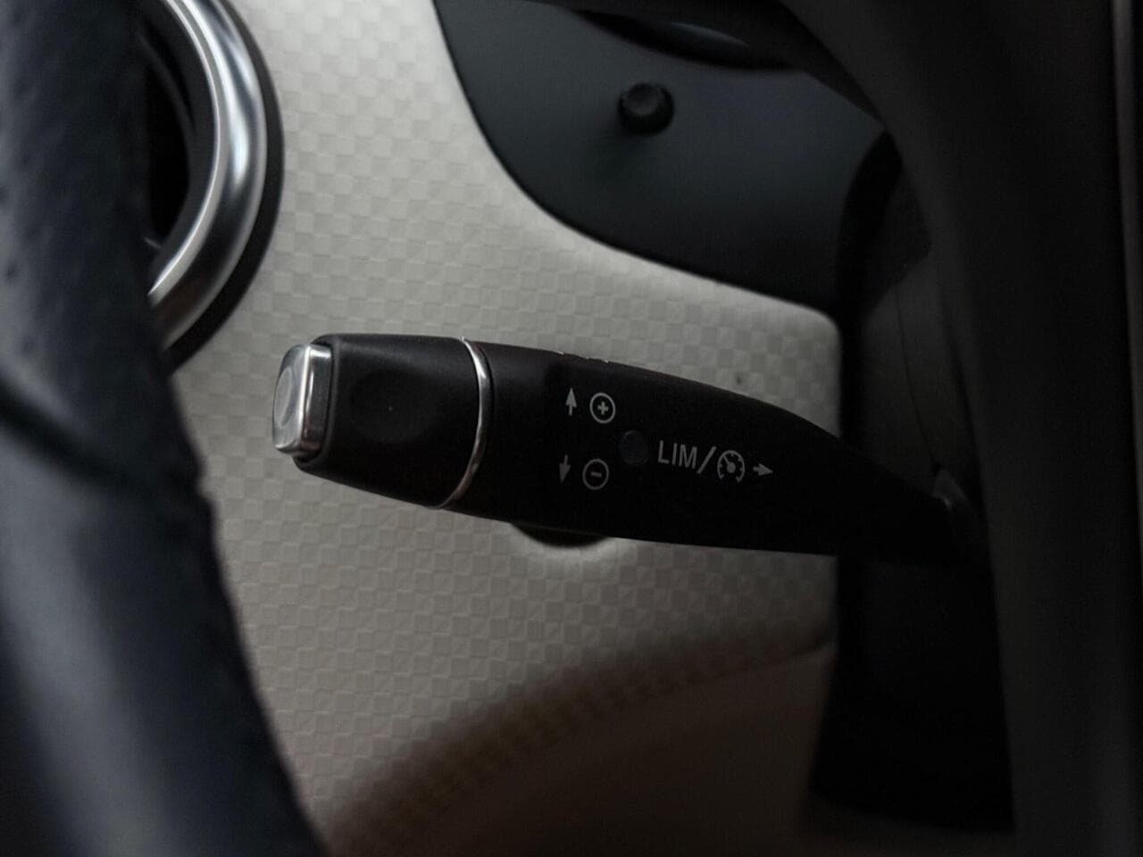 Mercedes-Benz A Class thumbnail Misc Controls