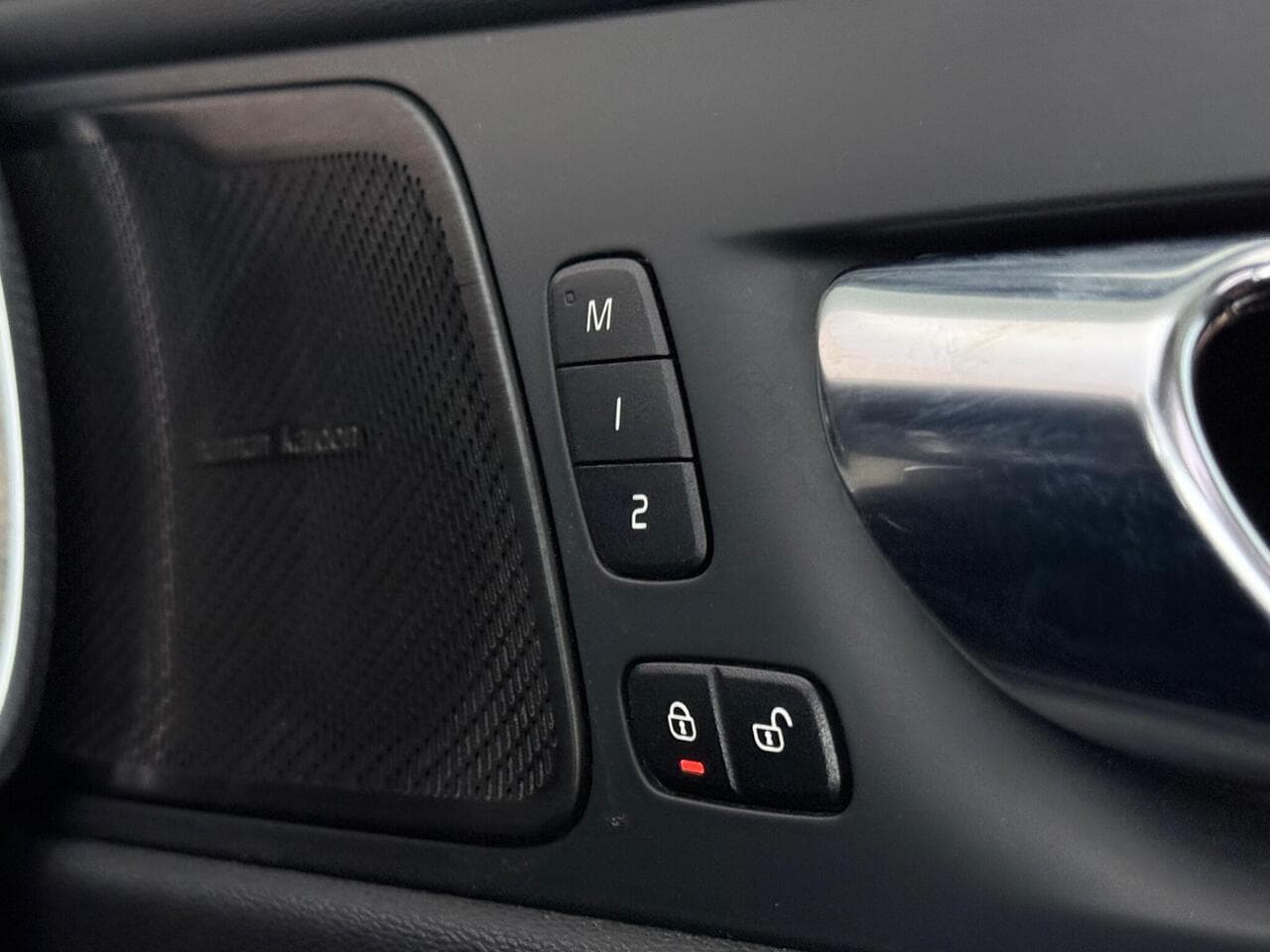 Volvo XC60 thumbnail Misc Controls