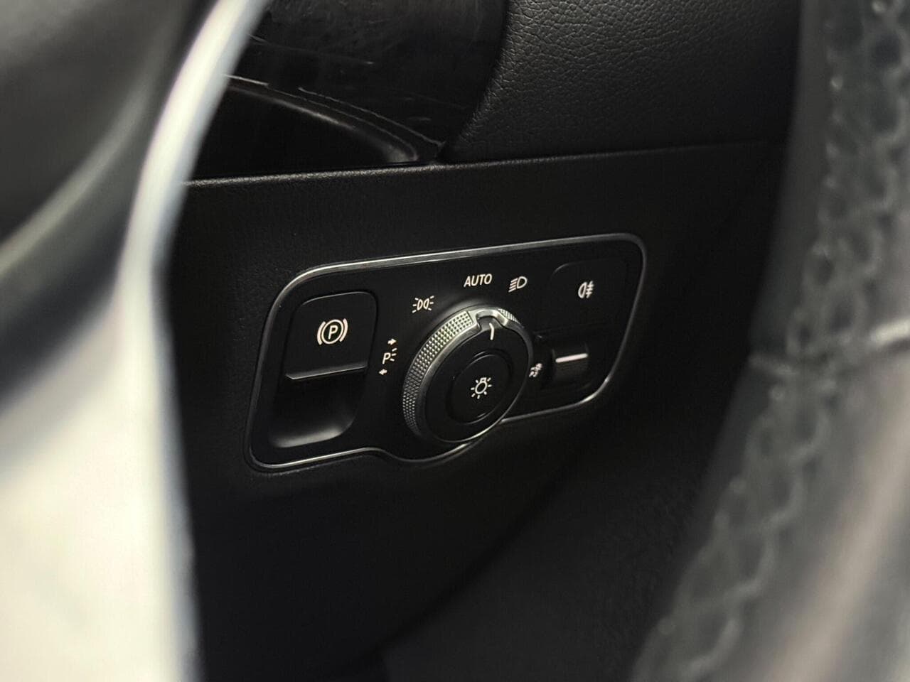 Mercedes-Benz B Class thumbnail Misc Controls