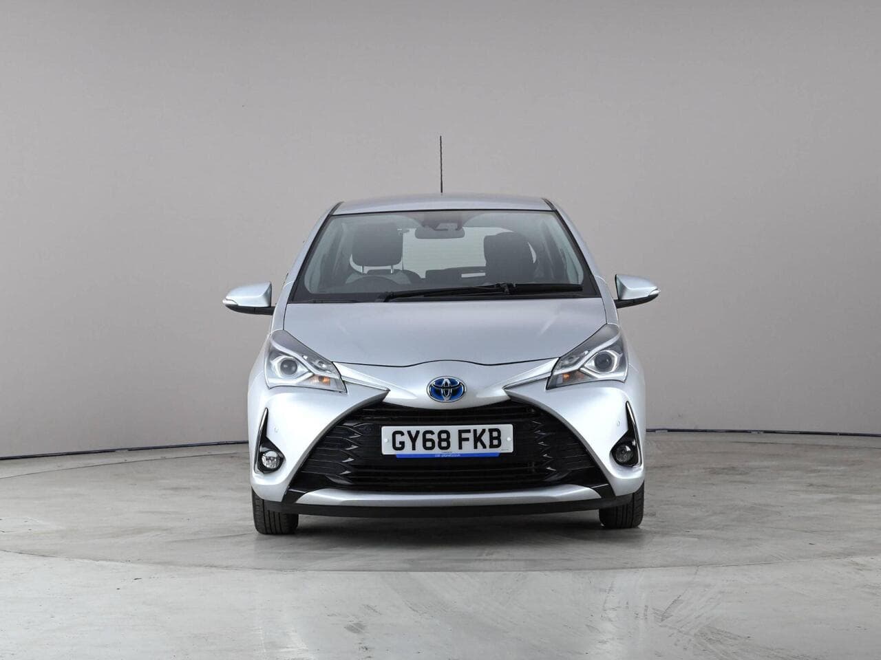 Toyota Yaris thumbnail Front