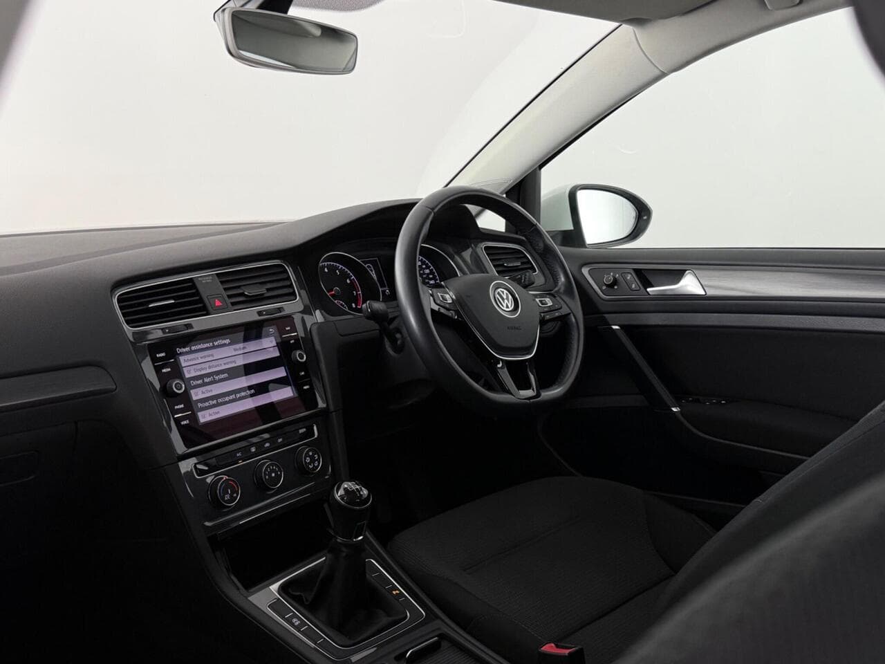 Volkswagen Golf thumbnail Interior Front