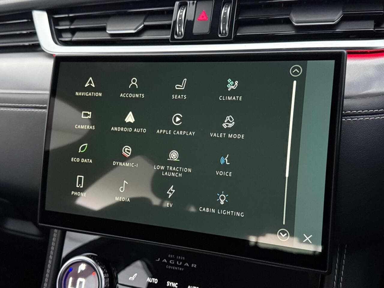 Jaguar F-PACE thumbnail Infotainment System