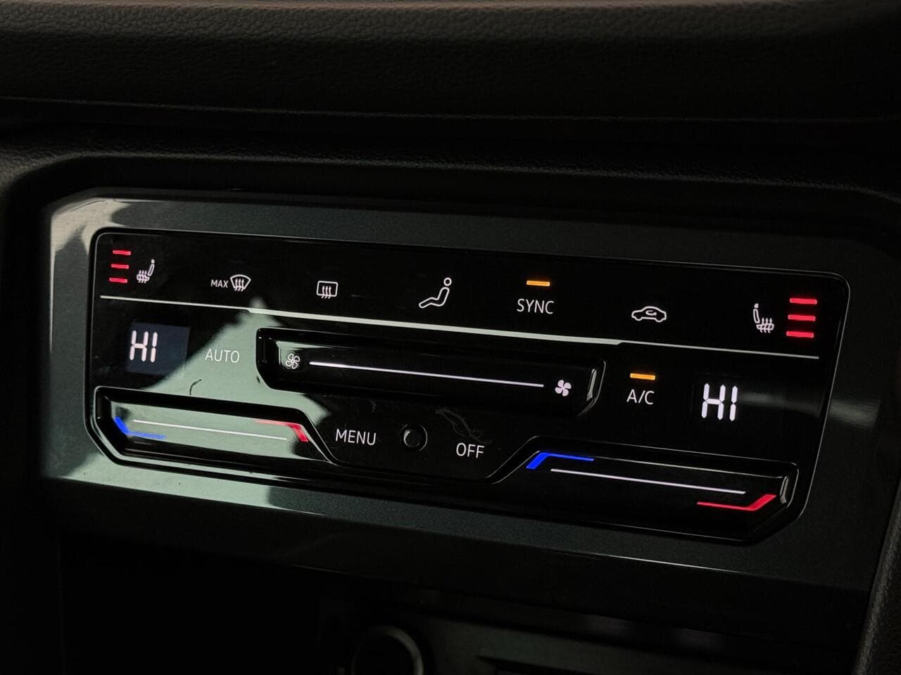 Volkswagen Tiguan thumbnail Infotainment System