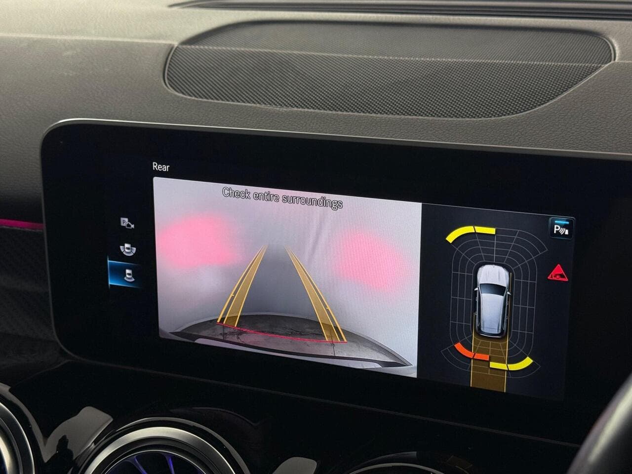 Mercedes-Benz GLB thumbnail Infotainment System