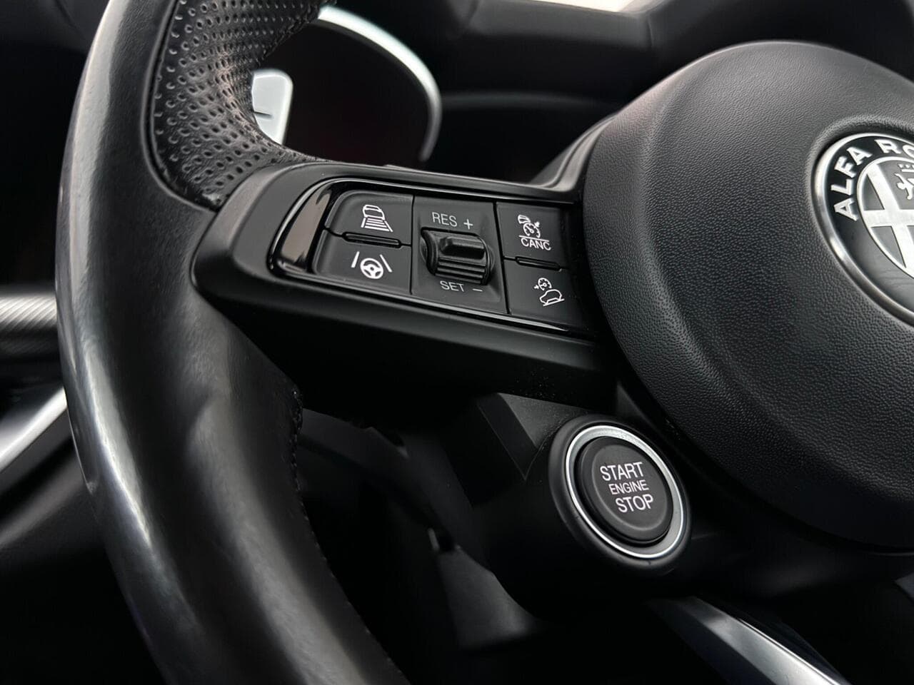Alfa Romeo Stelvio thumbnail Steering Wheel