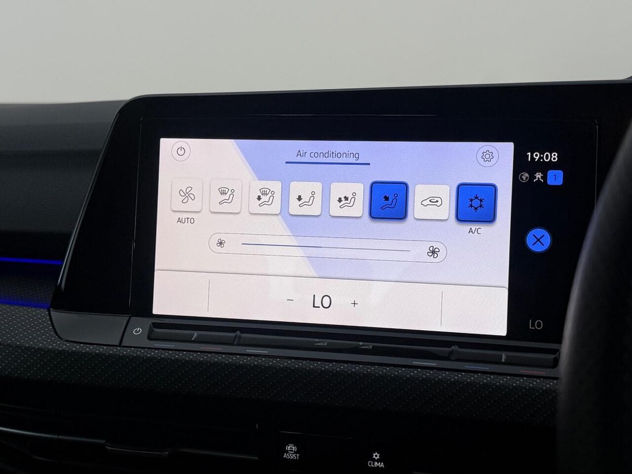 Volkswagen Golf thumbnail Infotainment System