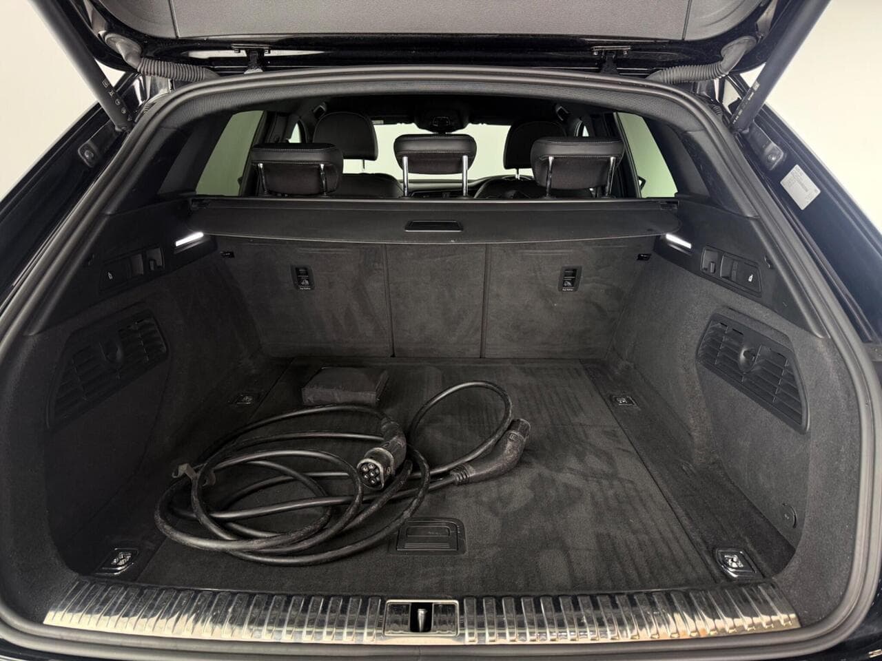 Audi e-tron thumbnail Boot