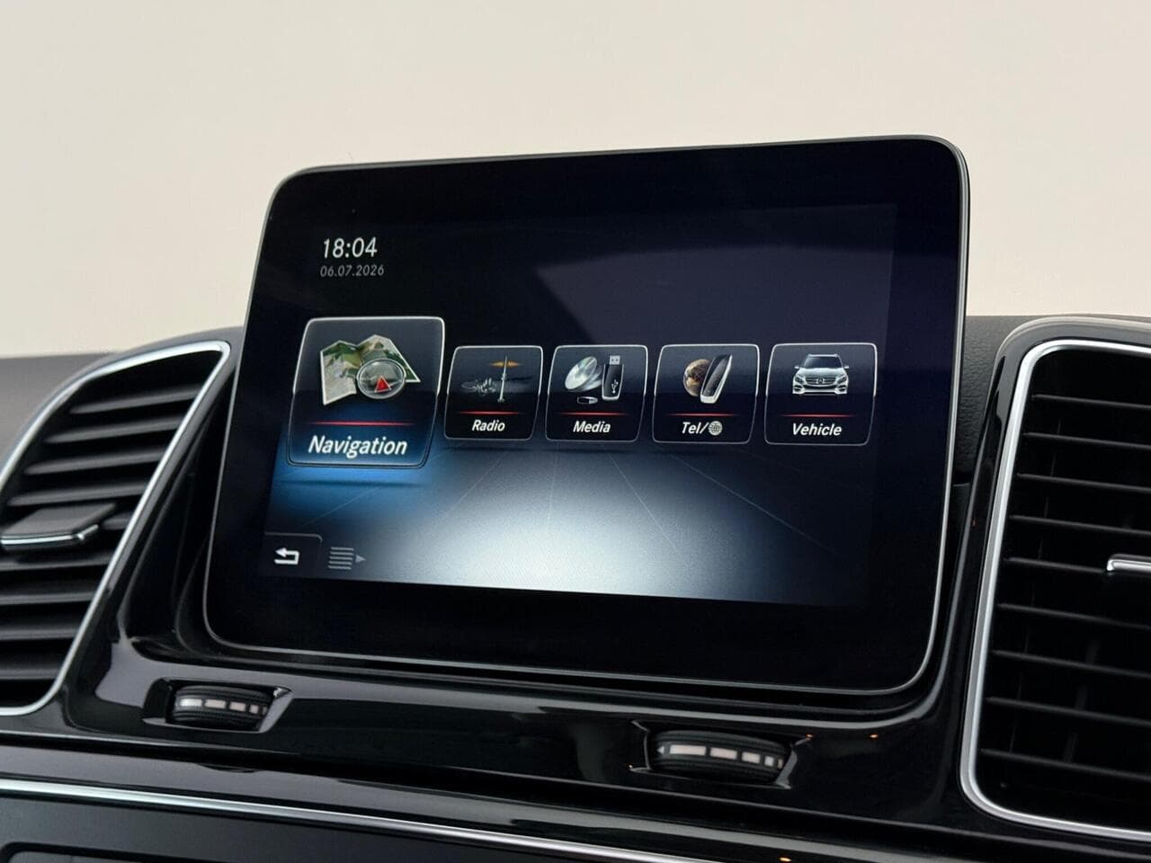 Mercedes-Benz GLE thumbnail Infotainment System