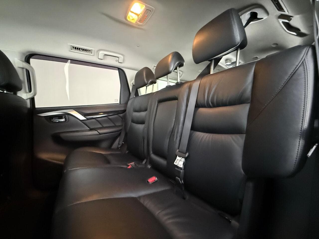Mitsubishi Shogun Sport thumbnail Seats Rear