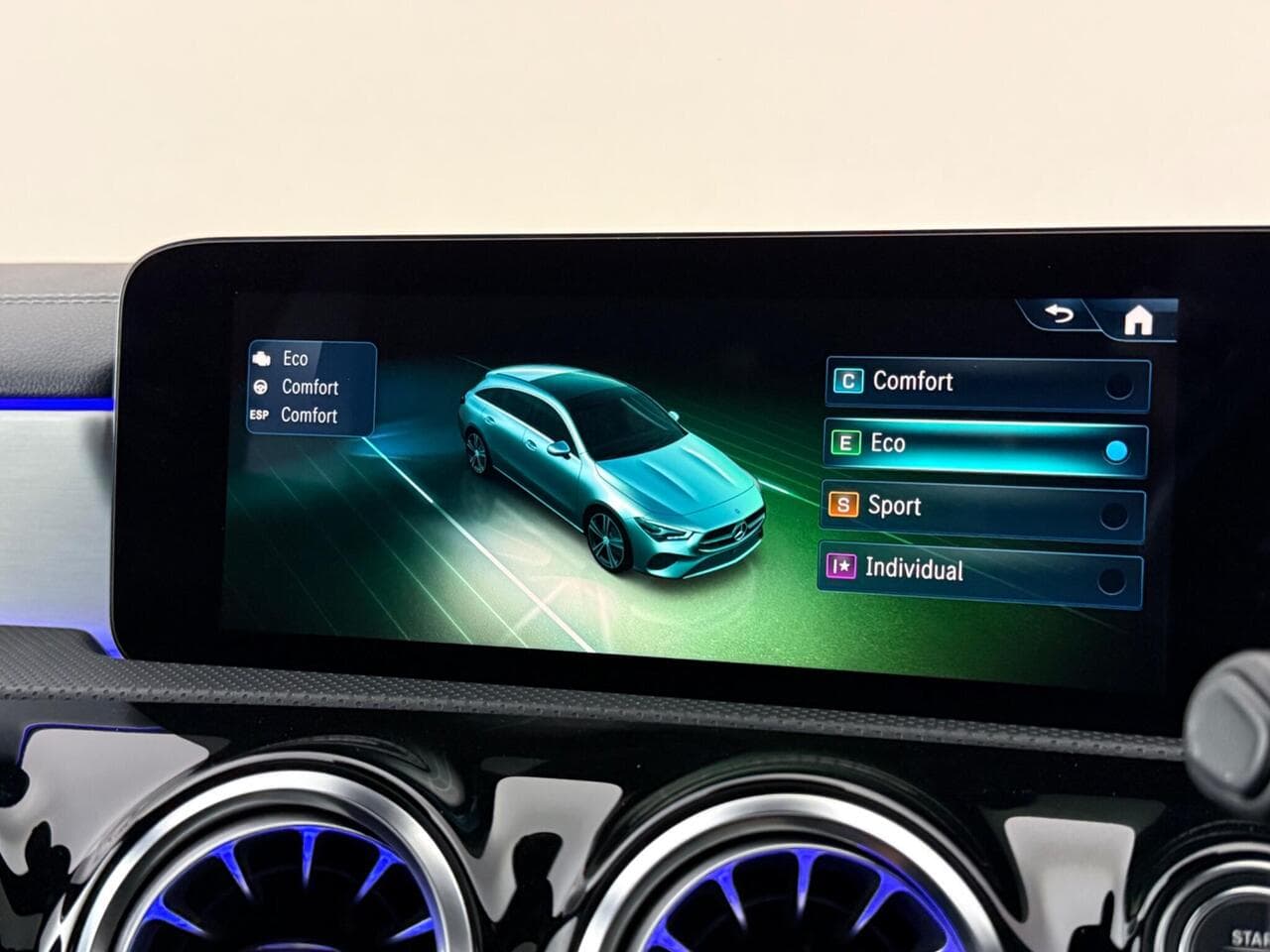 Mercedes-Benz CLA thumbnail Infotainment System