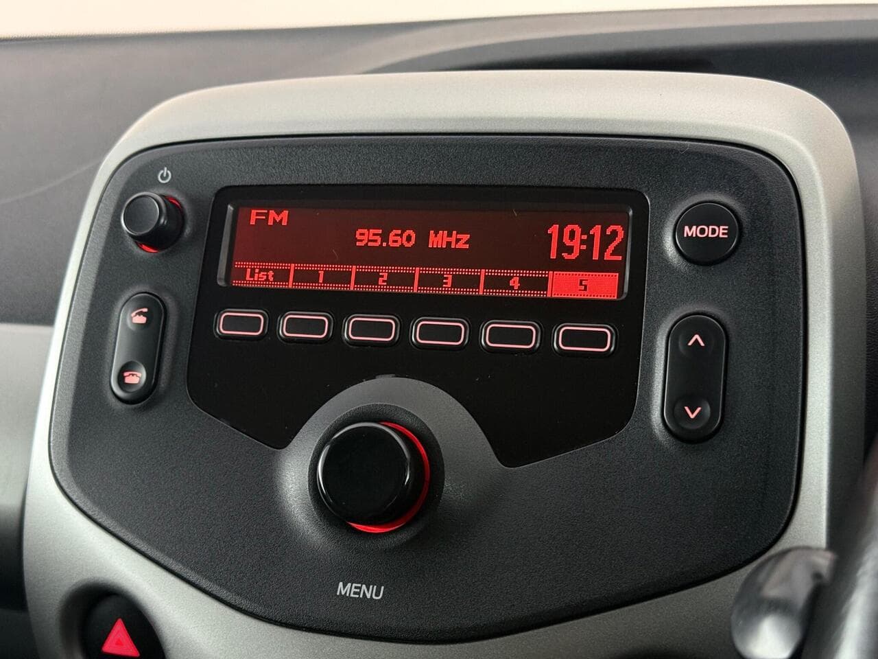 Toyota AYGO thumbnail Infotainment System