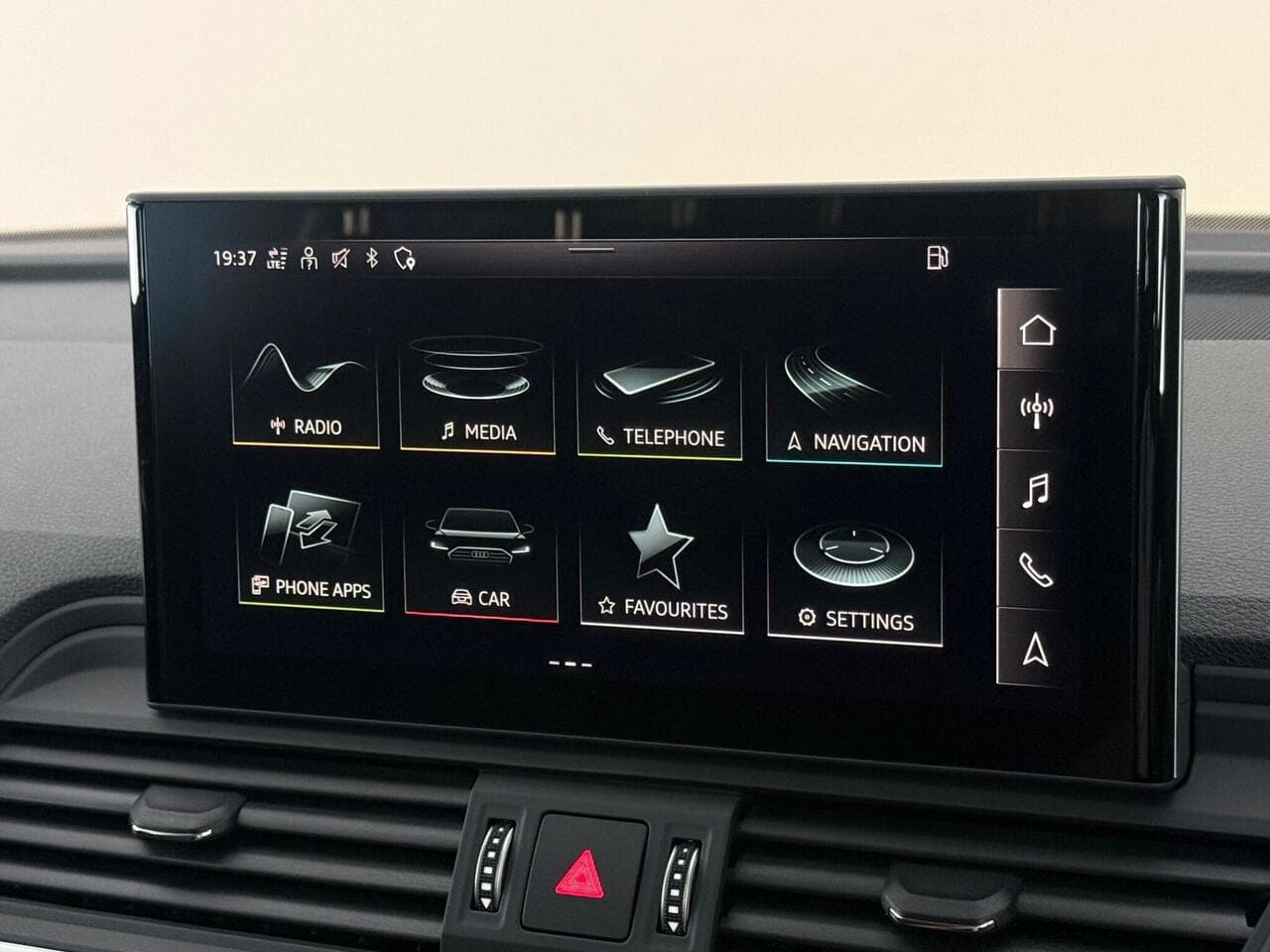 Audi Q5 thumbnail Infotainment System