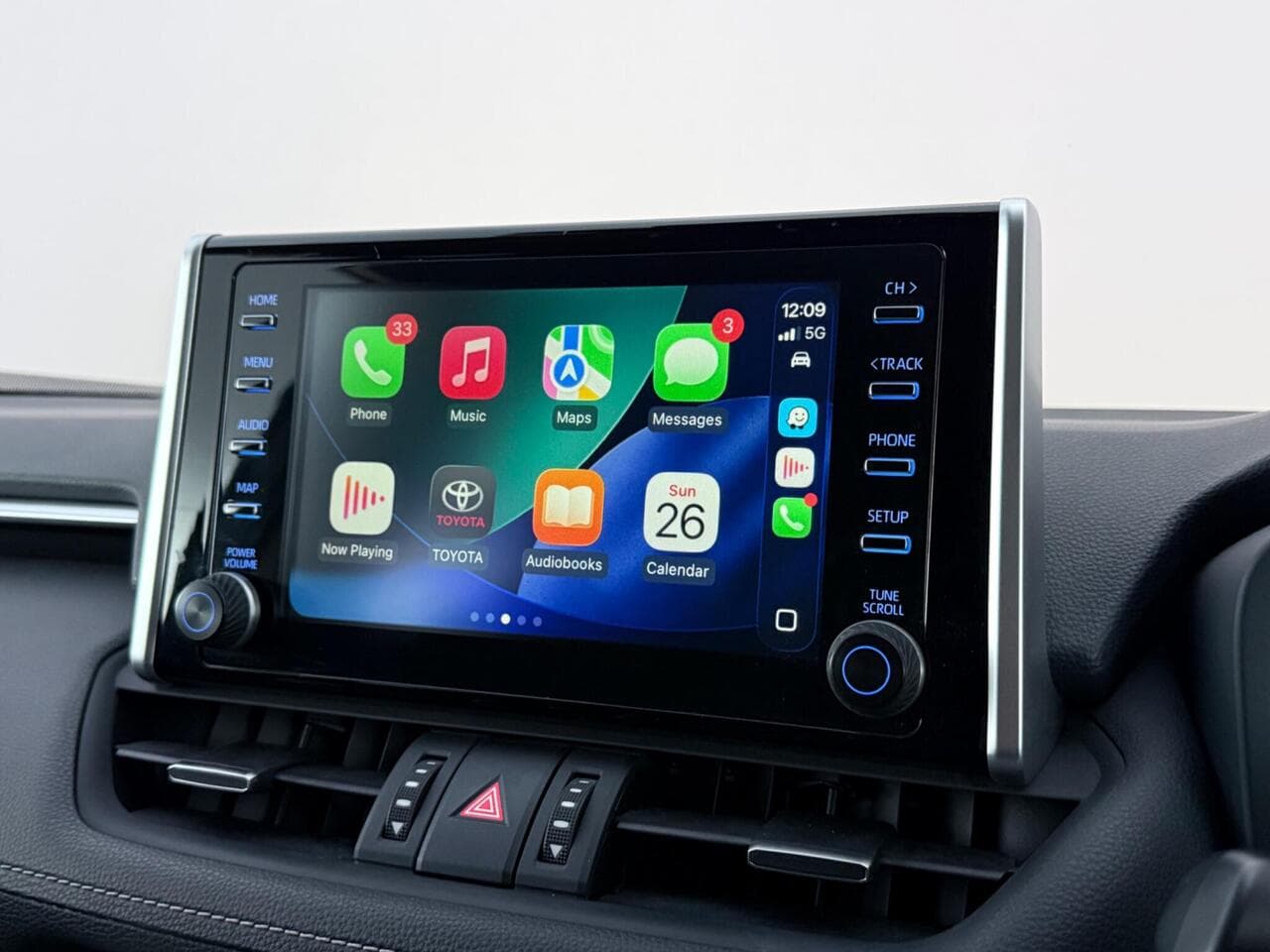 Toyota RAV4 thumbnail Infotainment System