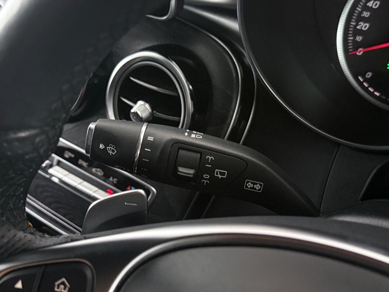 Mercedes-Benz GLC thumbnail Misc Controls