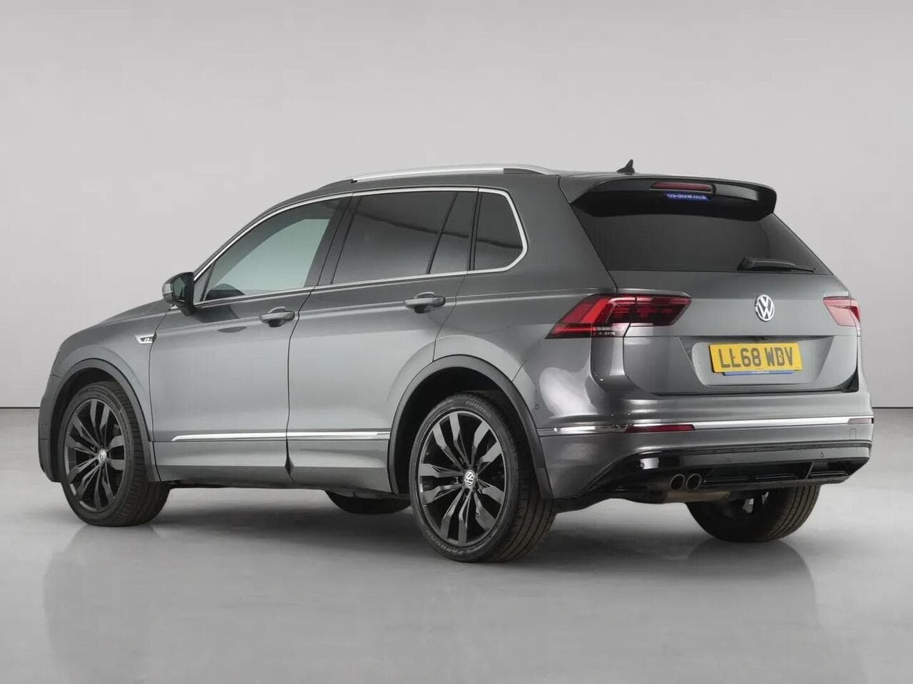 Volkswagen Tiguan thumbnail Rear Left