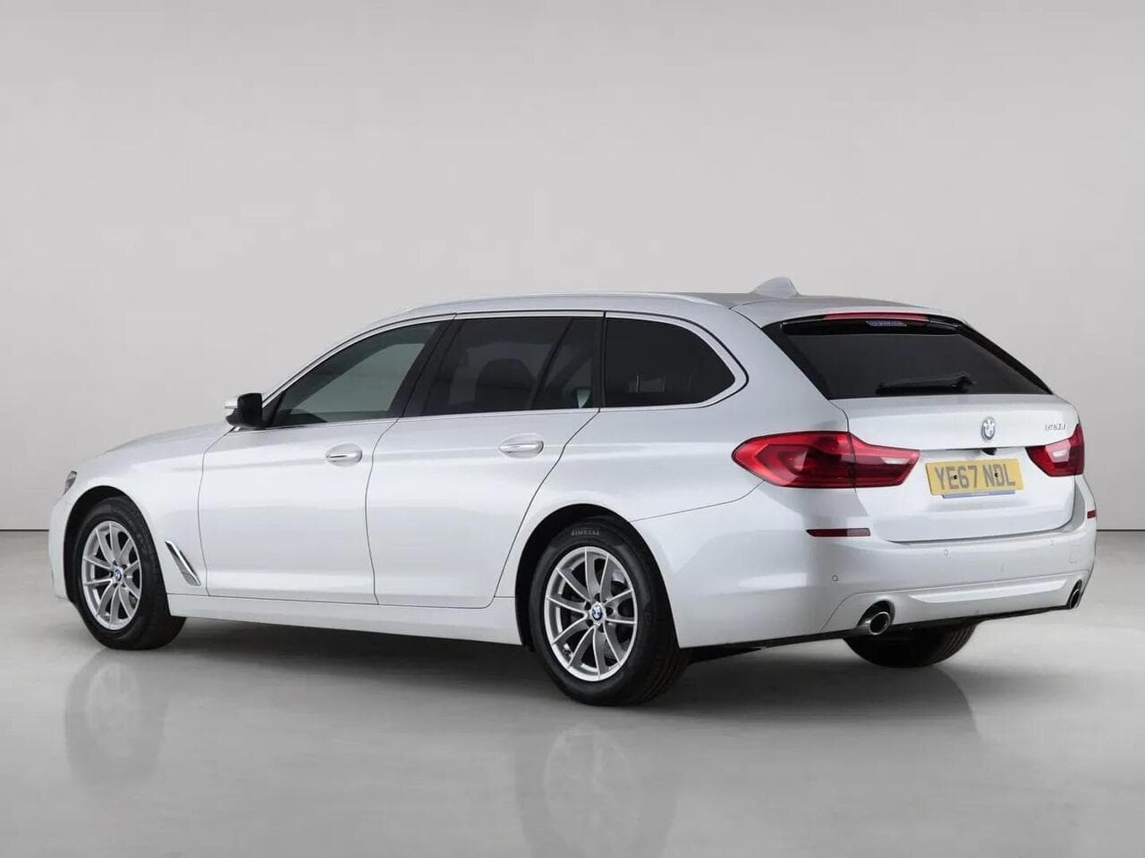 BMW 5 Series thumbnail Rear Left