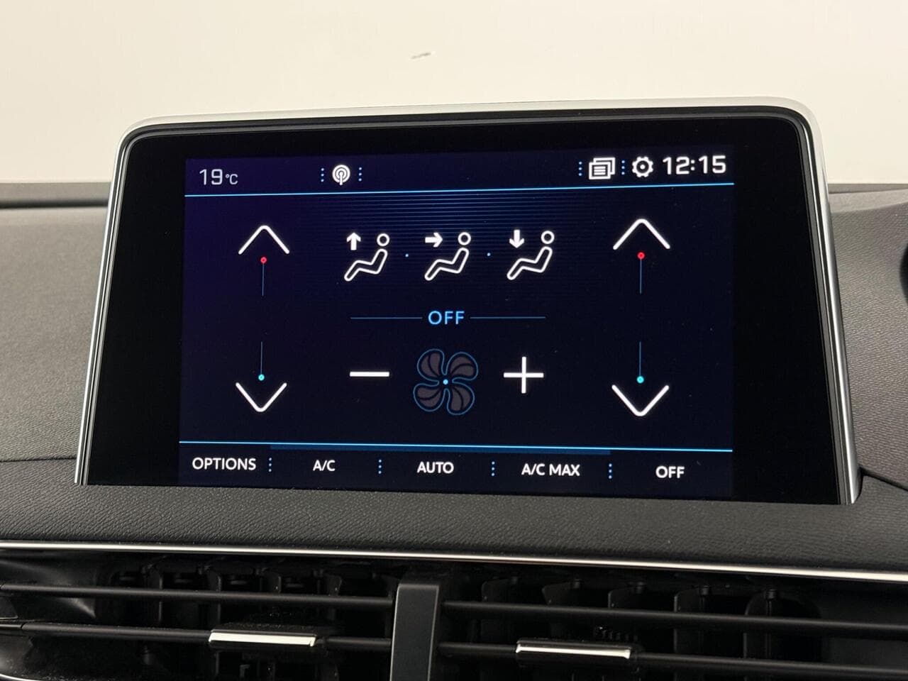 Peugeot 3008 thumbnail Infotainment System
