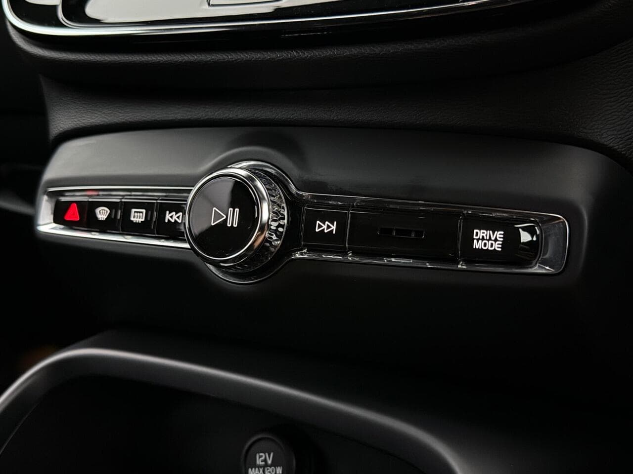 Volvo XC40 thumbnail Misc Controls