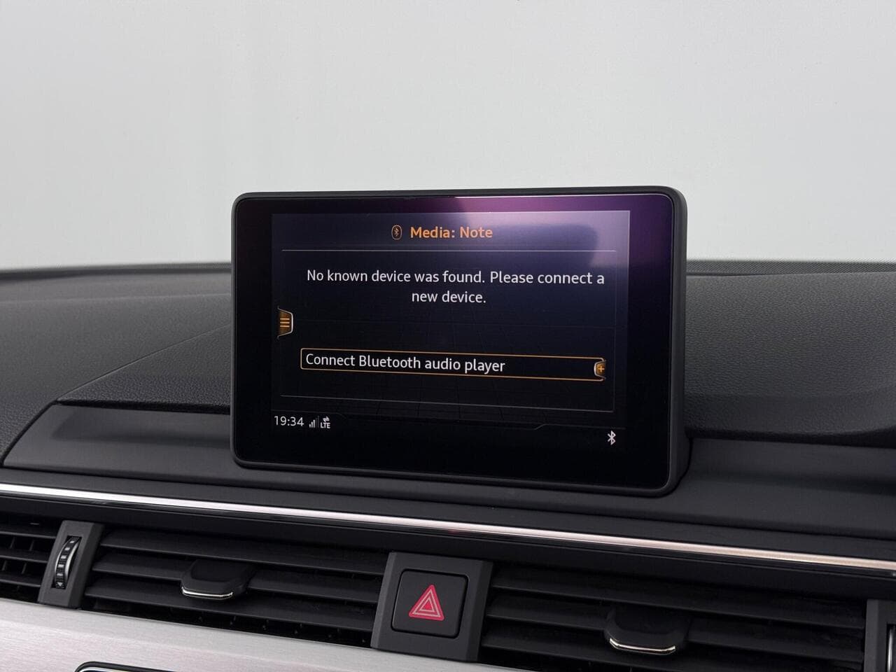 Audi A5 Cabriolet thumbnail Infotainment System