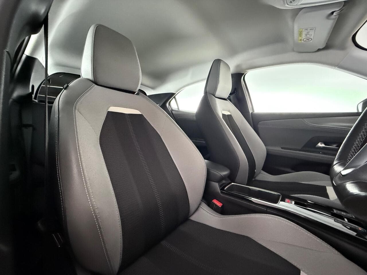 Vauxhall Mokka thumbnail Seat Driver