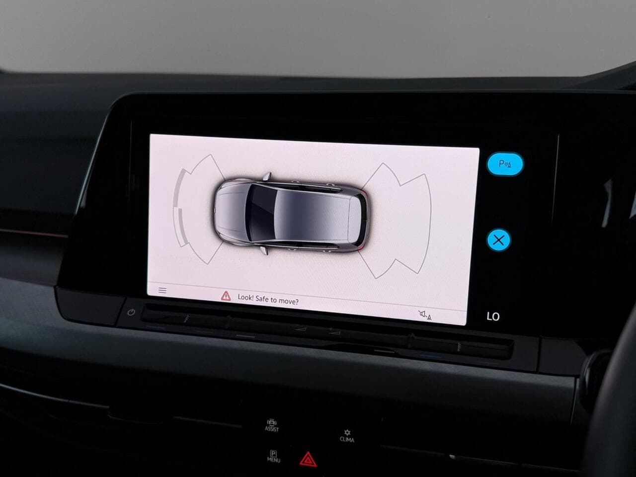 Volkswagen Golf thumbnail Infotainment System
