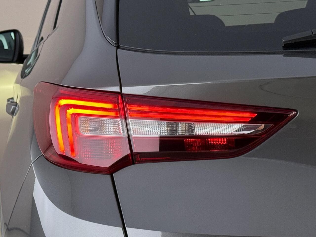 Vauxhall Grandland X thumbnail Lights Rear
