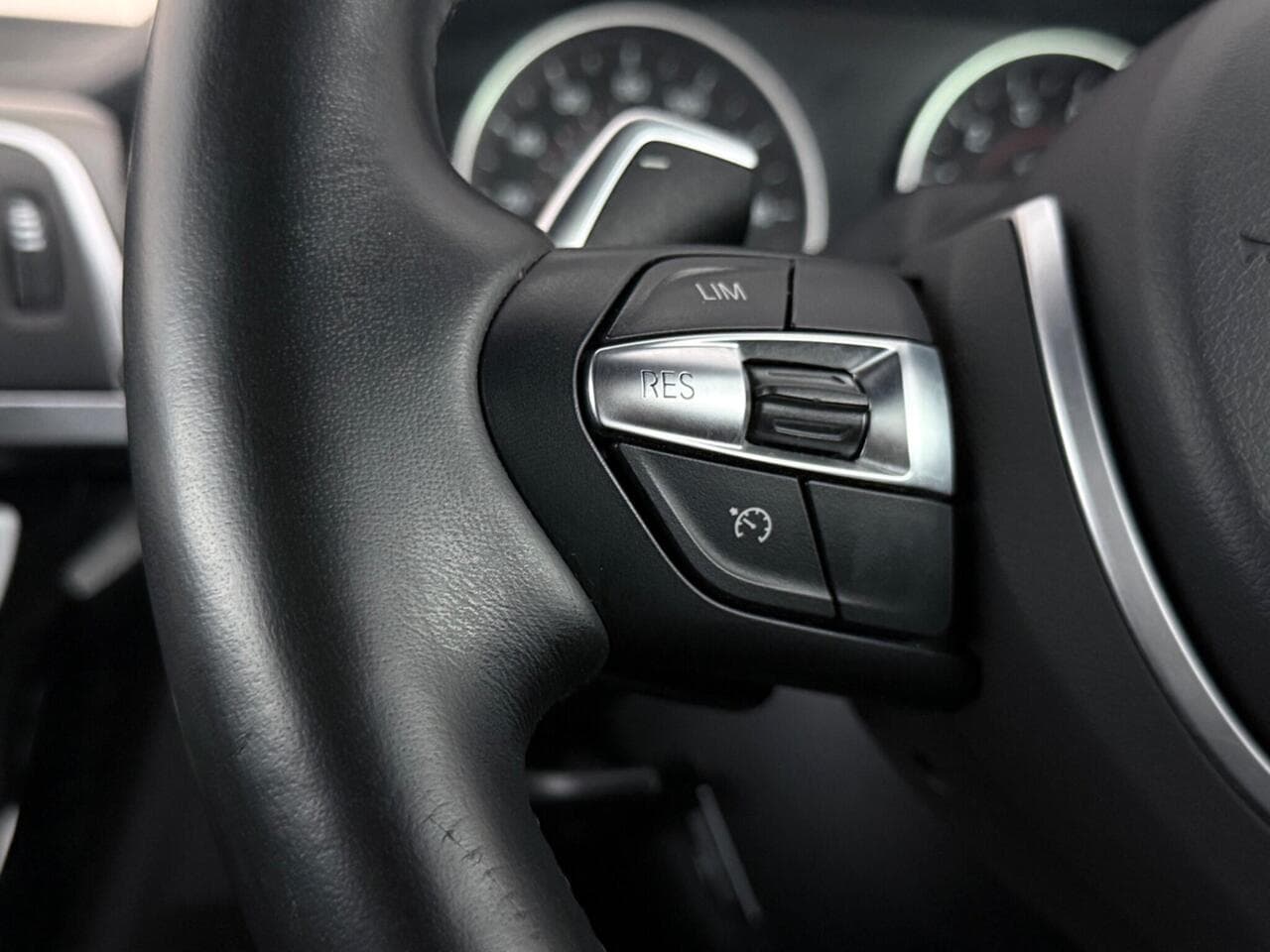 BMW 4 Series thumbnail Misc Controls