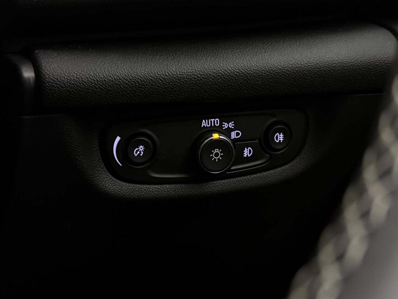Vauxhall Insignia thumbnail Misc Controls