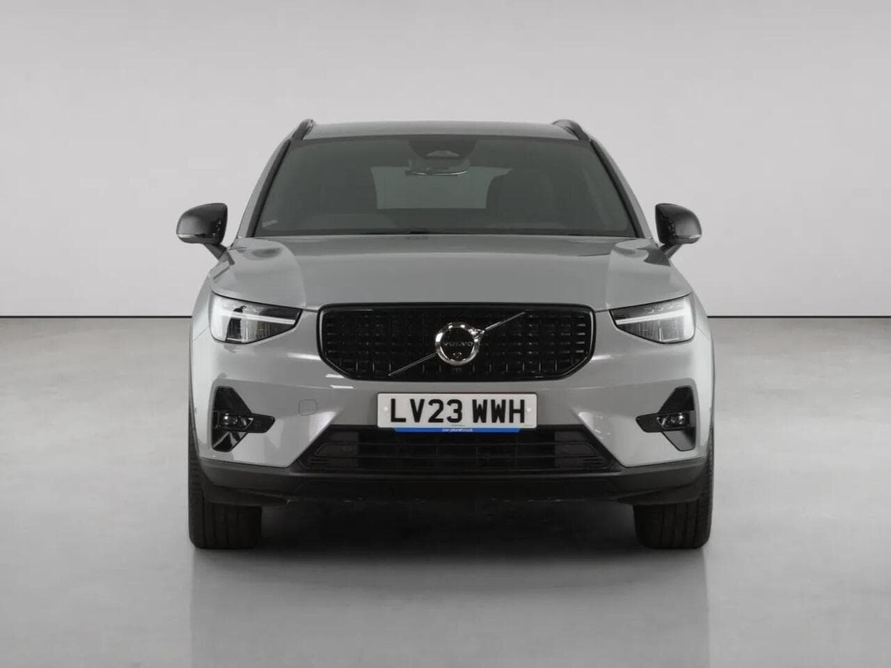 Volvo XC40 thumbnail Front